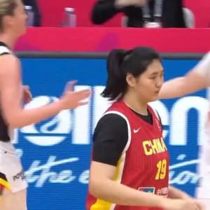 开云手机官网入口下载-失误多三分差，中国女篮半场落后比利时14分，张子宇得分全队最高